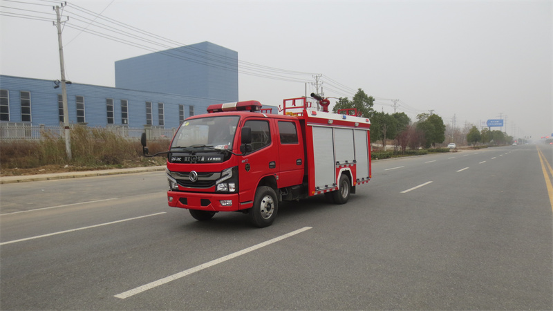 東風2.5噸水罐消防車