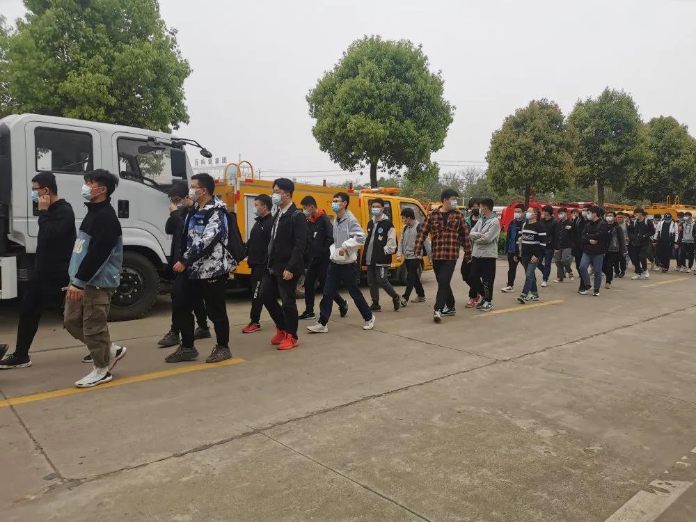 武漢理工師生赴湖北江南公司參觀學習